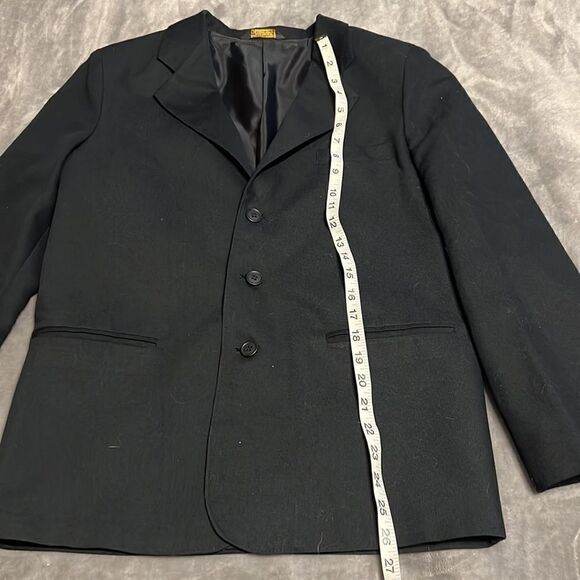 Boys Van Heusen. Size 16. Black blazer. - Picture 2 of 6
